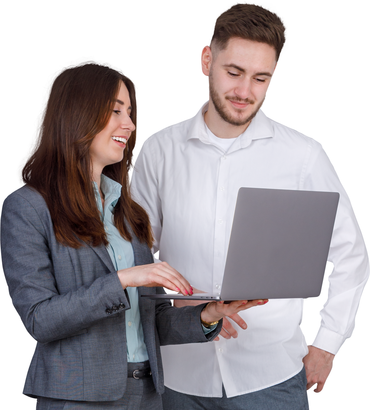 Mann und Frau im Business-Outfit schauen auf Laptop