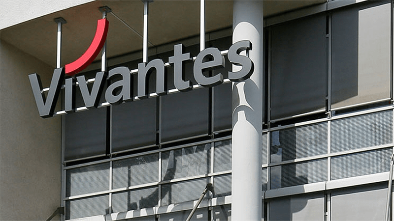 plano Top-Referenz, Vivantes Logo an Vivantes Gebäude