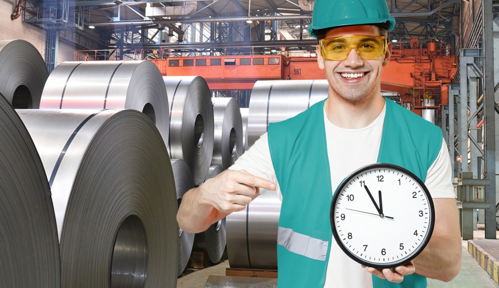 Dienstplanung -Schichtarbeit-Mann mit Uhr in Produktion