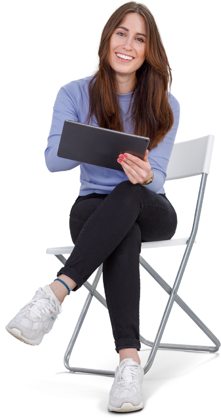 Sitzende Frau mit plano WFM auf iPad