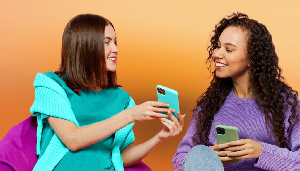 Two women are showing myplano on their smartphones.